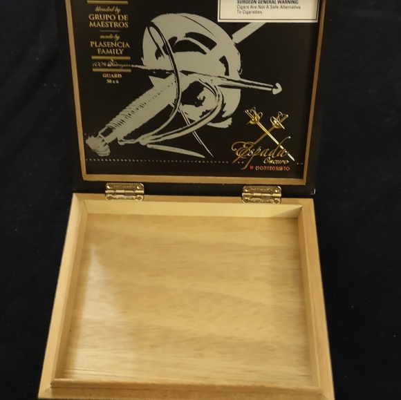 Montecristo Espada Oscuro cigar box - Picture 2 of 4